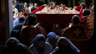 Religinė procesija aplink &Scaron;v. Dvasios vienuolyną
