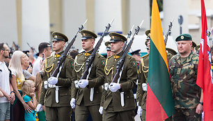 Iškilminga vėliavų pakėlimo ceremonija S. Daukanto aikštėje