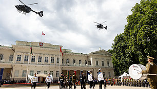 Iškilminga vėliavų pakėlimo ceremonija S. Daukanto aikštėje