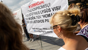 Piketas dėl &bdquo;Homanit Lietuva&ldquo; prie Ekonomikos ir inovacijų ministerijos
