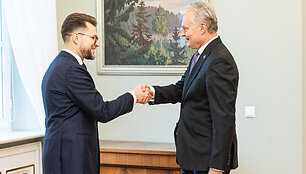 Lukas Savickas, Gitanas Nausėda