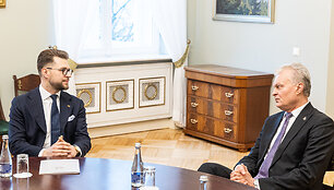 Lukas Savickas, Gitanas Nausėda