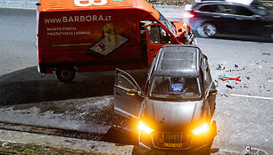 Vilniuje į avariją pateko &bdquo;Barboros&ldquo; mikroautobusas