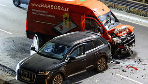 Vilniuje į avariją pateko „Barboros“ mikroautobusas