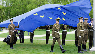 I&scaron;kilminga Europos Sąjungos vėliavos pakėlimo ceremonija Luki&scaron;kių aik&scaron;tėje Vilniuje