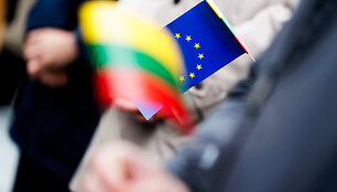 I&scaron;kilminga Europos Sąjungos vėliavos pakėlimo ceremonija Luki&scaron;kių aik&scaron;tėje Vilniuje