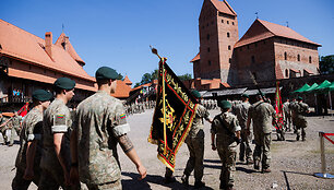 Sausumos pajėgų vėliavų žygio fini&scaron;as ir Sausumos pajėgų dienos i&scaron;kilminga ceremonija