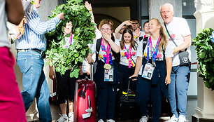 Vilniaus oro uoste pasitikti specialiųjų olimpinių žaidynių medalininkai