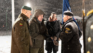 Atminimo laužų uždegimo ceremonija prie Lietuvos nacionalinio radijo ir televizijos pastato