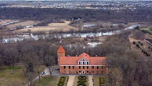 Kauno rajono muziejus įsikūręs įspūdingoje Raudondvario pilyje prie Nevėžio 