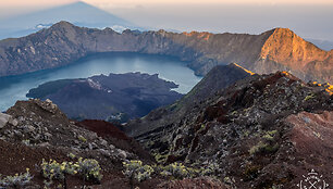 Lombokas, Indonezija: nuo beveik 4 km auk&scaron;čio Rindžanio ugnikalnio atsiveria fantasti&scaron;kos panoramos