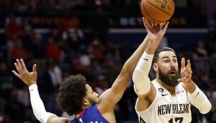 Jonas Valančiūnas per rungtynes su &bdquo;Pistons&ldquo; Naujajame Orleane.