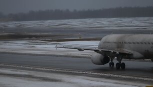 Vilniaus oro uoste nuo tako nuslydo lėktuvas