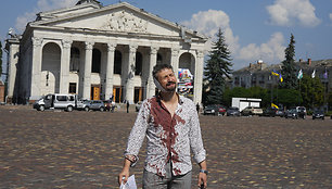 Sužeistas vyras Černihivo centrinėje aikštėje, šalia teatro pastato