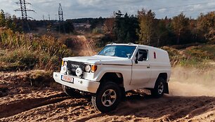 Į Dakaro maratoną lietuviai susiruo&scaron;ė prie&scaron; 34 metus pagaminta &bdquo;Toyota&ldquo;