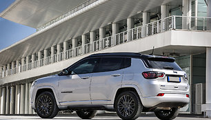 Atnaujintas „Jeep Compass“