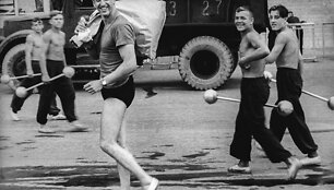 &Scaron;ypsena. I&scaron; serijos &bdquo;Tautų spartakiada&ldquo;. Maskva, 1956