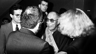 Dalai Lamos susitikimas su Vytautu Landsbergiu Auk&scaron;čiausioje Taryboje. 1991 m. Nuotr. aut. Valentinas Juraitis (Vyzdys)