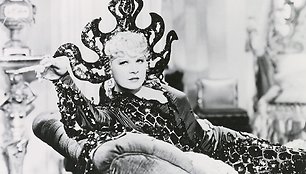 Aktorė Mae West. Kadras iš filmo „Klondaiko Ani“