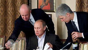 J.Prigožinas su V.Putinu ir D.Peskovu