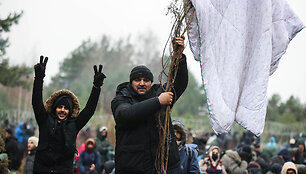 Migrantai Lenkijos pasienyje