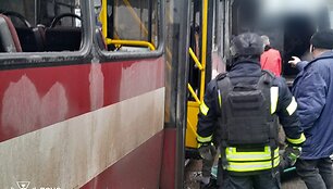 Rusai ap&scaron;audė keleivinį autobusą Chersone