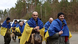 Ukraina susigrąžino kovotojus i&scaron; Rusijos nelaisvės
