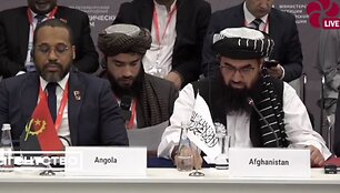 Afganistano teisingumo ministerijos vadovas Abdulas Hakimas Haqqani (de&scaron;inėje)