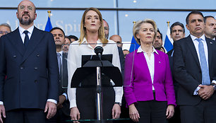 Charlesas Michelis, Roberta Metsola, Ursula von der Leyen ir Haimas Regevas