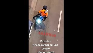 Nufilmuota, kaip šaulys pabėga motociklu iš nusikaltimo vietos Briuselyje