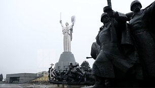 Sovietinius kūjį ir pjautuvą pakeitė Ukrainos herbo trišakis