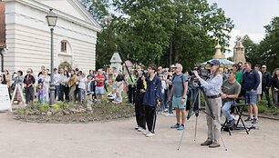 Raudonas kilimas i&scaron;tiestas: Pakruojo dvare i&scaron;kilmingas vasaros festivalio atidarymas
