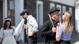 Legendinio &bdquo;Krik&scaron;tatėvio&ldquo; ir &bdquo;Trijų mu&scaron;kietininkų&ldquo; įkvėptos scenos atgimsta Pakruojo dvare: kaip patekti į filmavimus?