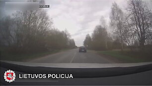 klaipedos-pareigunai-sprunkanti-pavojingai-manevravusi-automobili-persekiojo-apie-60-km
