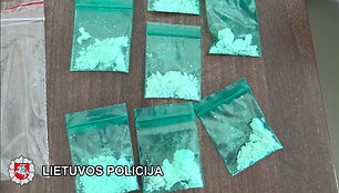 klaipedoje-baudziamojon-atsakomyben-uz-galima-narkotiniu-medziagu-platinima-patraukti-keturi-asmenys