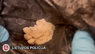 klaipedos-kriminalistai-su-ikalciais-sulaike-asmeni-itariama-platinusi-narkotines-medziagas