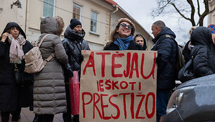 Mitingas prie &Scaron;vietimo, mokslo ir sporto ministerijos