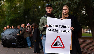 Meninė akcija &bdquo;I&scaron; kultūros tamsą - lauk&rdquo;