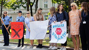 Įspėjamoji protesto akcija, kurioje profesinės sąjungos i&scaron;rei&scaron;kė savo nuomonę apie Teisingumo ministerijos vadovų vykdomą Lietuvos kalėjimų tarnybos direktoriaus Mindaugo Kairio diskreditacijos kampaniją