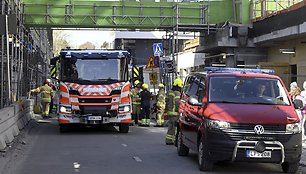 Helsinkyje sugriuvo laikinas pėsčiųjų tiltas – 27 jaunuoliai sužeisti