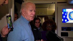 J.Bidenas prane&scaron;ė apie pagalbą Izraeliui