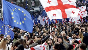 Sakartvelo gyventojai švenčia ES sprendimą suteikti šaliai kandidatės į ES statusą