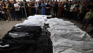 Po Izraelio smūgių Rafoje žuvo mažiausiai 20 palestiniečių