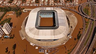 Po liūčių apsemtas stadionas Porto Alegrėje, Brazilijoje