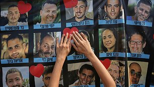 Izraeliečiai paleisti i&scaron; &bdquo;Hamas&ldquo; nelaisvės