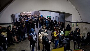 Kyjivo gyventojai slėptuvėje metro stotyje