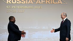 Rusijos prezidentas Vladimiras Putinas ir Mozambiko lyderis Filipe Jacinto Nyusi