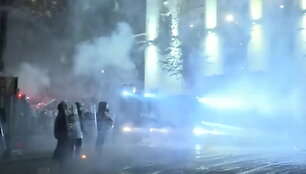 gruzijoje-tebesitesia-protestai-del-sustabdytu-derybu-su-es-policija-sueme-protestuotojus