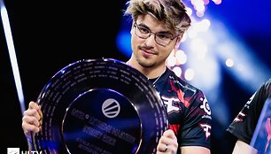 „Twistzz“ su „IEM Sydney“ trofėjumi