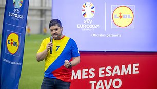 Istorinis įvykis – su „Lidl“: net 11 vaikų iš Lietuvos lydės UEFA EURO 2024 futbolininkus